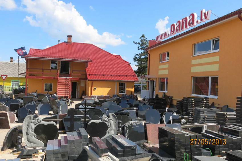 DANA galvenais birojs Rēzeknē, Kr. Barona ielā 10 — ēka un pieminekļu izstāde